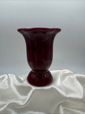 Metlox Pottery Poppy Trail vase in the "Early Old Rose" glaze, & scalloped rim
